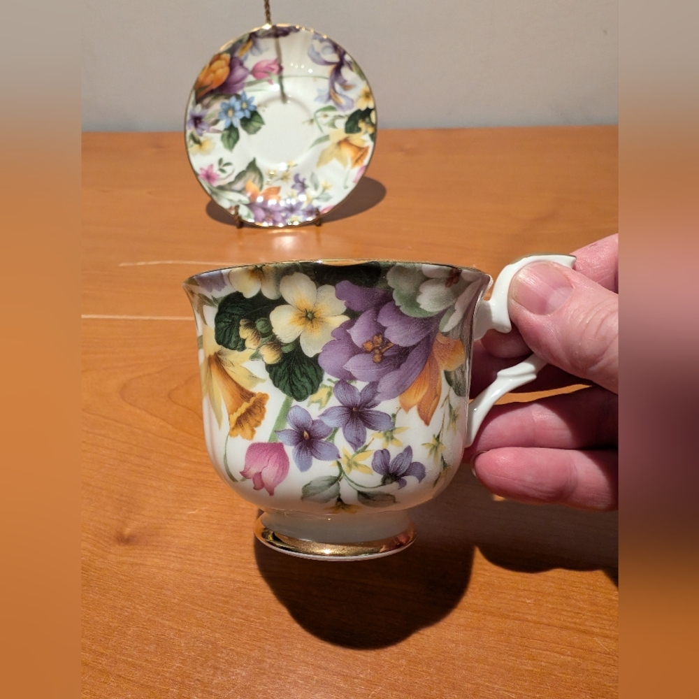 Duchess Nobilta Floral Teacup & Saucer